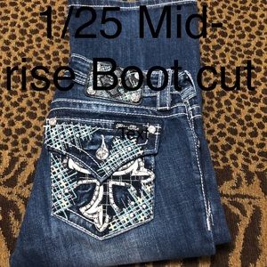 Miss Me Jeans, size 25 x 34, color blue with White and turquoise on pockets